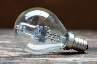 A Quick Guide to Choosing Light Bulbs